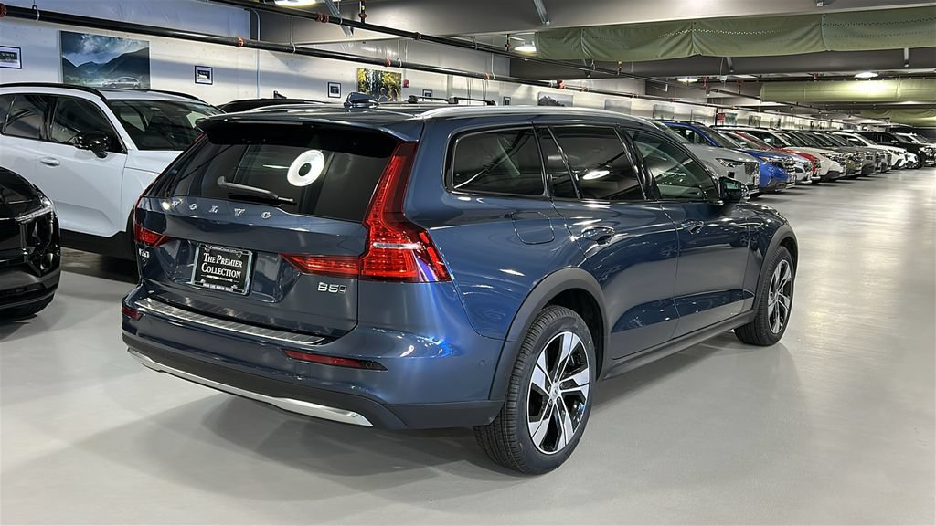 Used 2024 Volvo V60 B5 Cross Country Plus AWD/4WD image 4