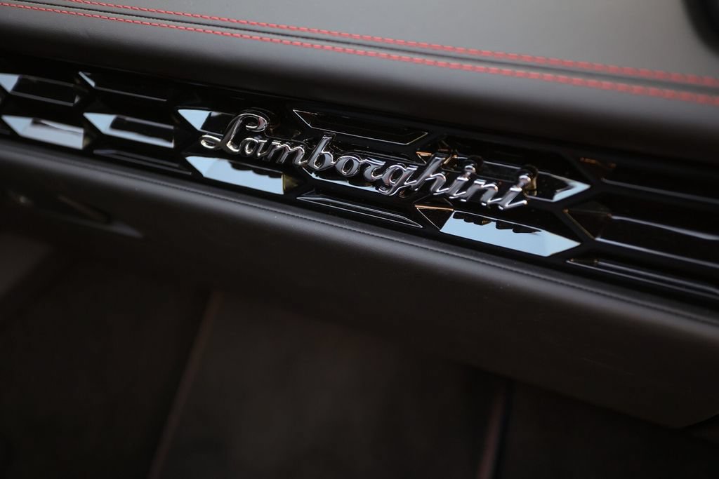 Used 2020 Lamborghini Huracan EVO RWD image 54