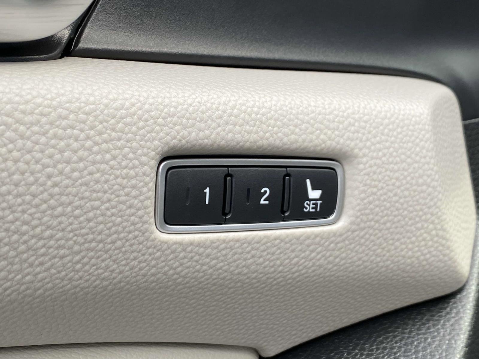 Used 2018 Honda Accord EX-L image 18