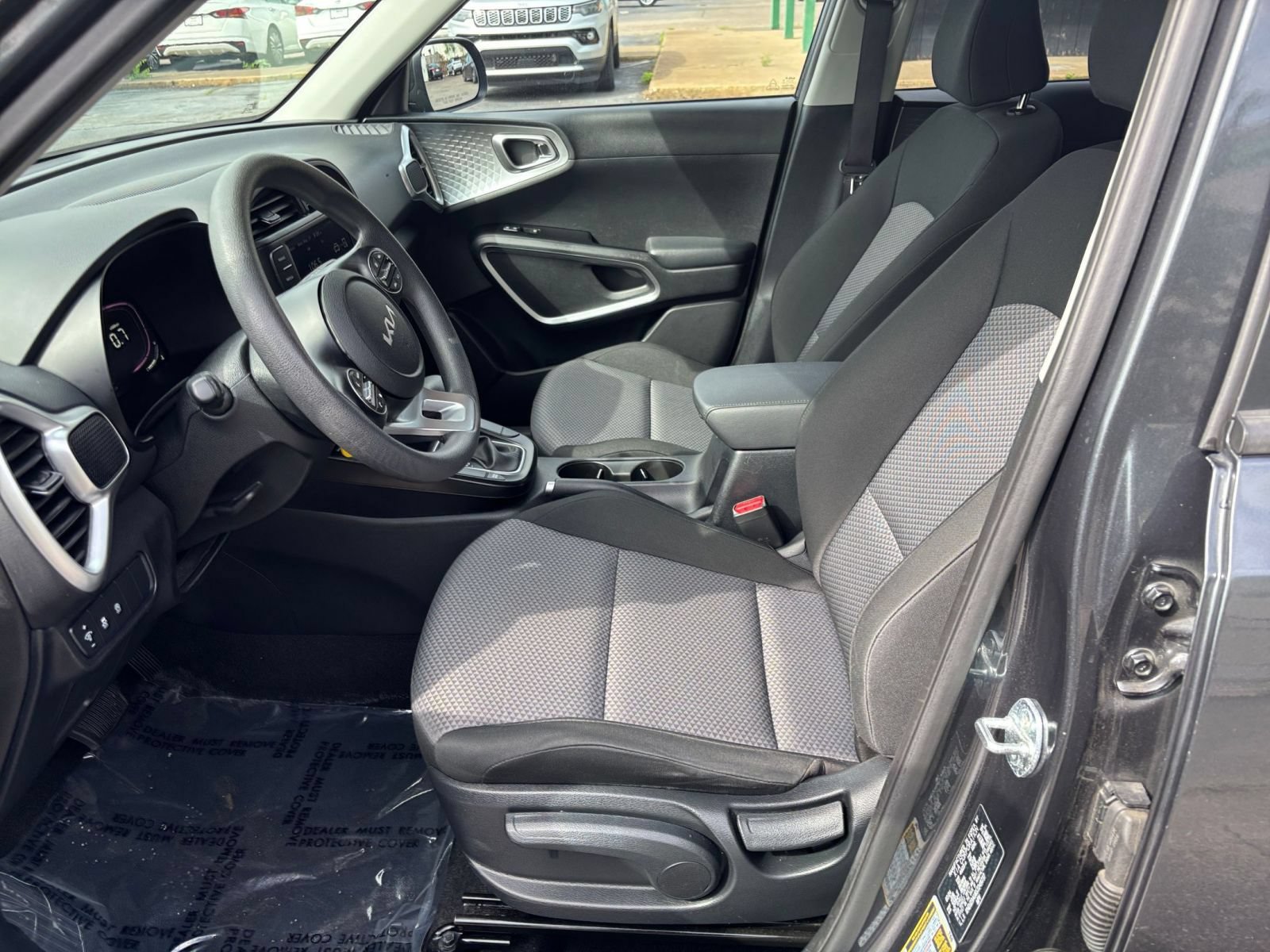 Used 2025 Kia Soul LX w/ LX Technology Package FWD image 25