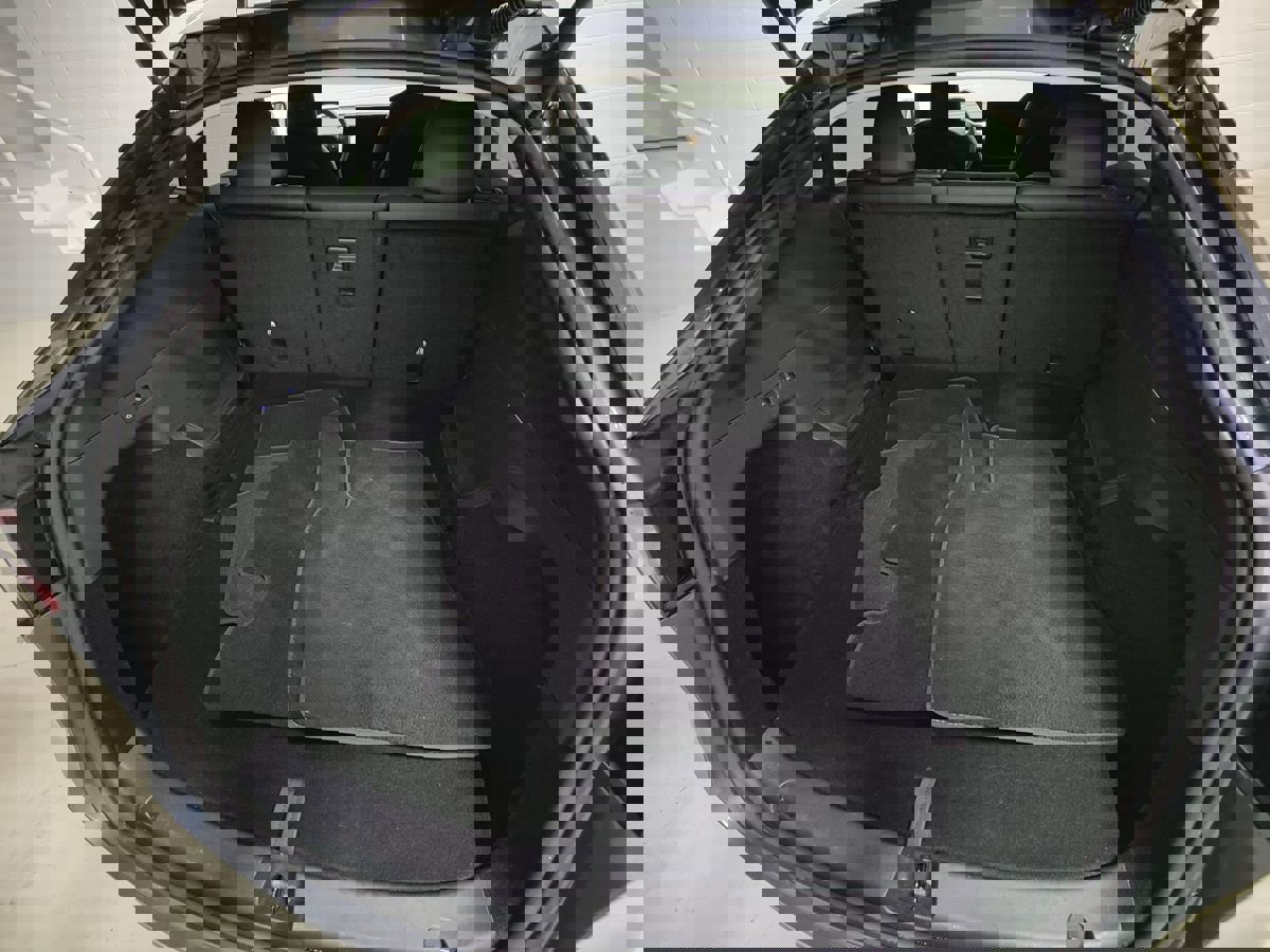 Used 2023 Tesla Model Y Long Range image 9