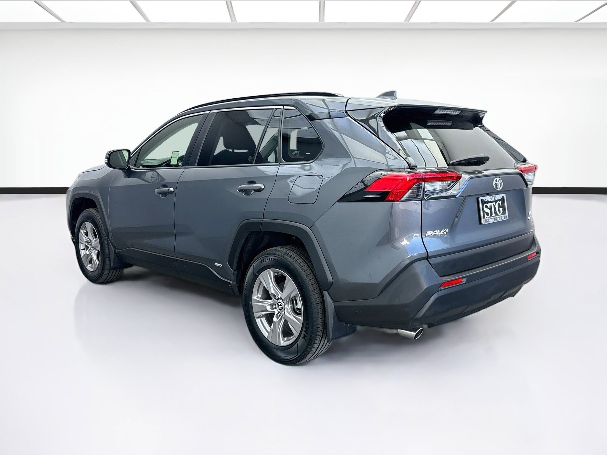 Used 2025 Toyota RAV4 LE AWD/4WD image 6