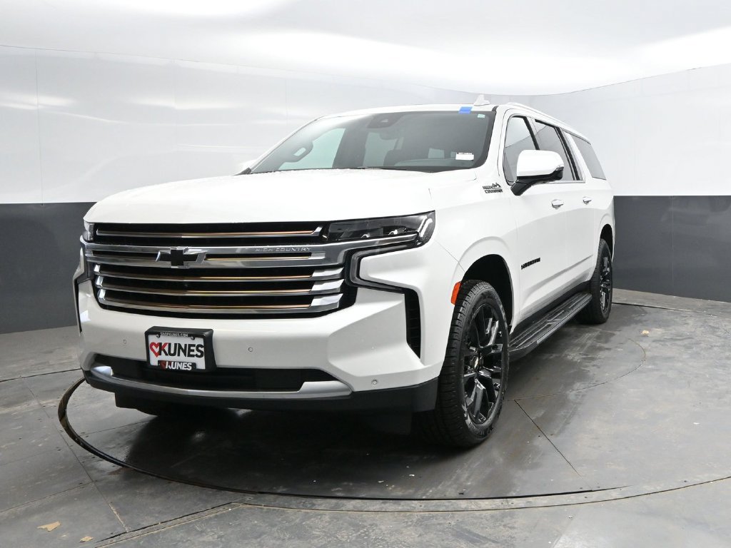 Used 2023 Chevrolet Suburban High Country w/ Max Trailering Package AWD/4WD image 3