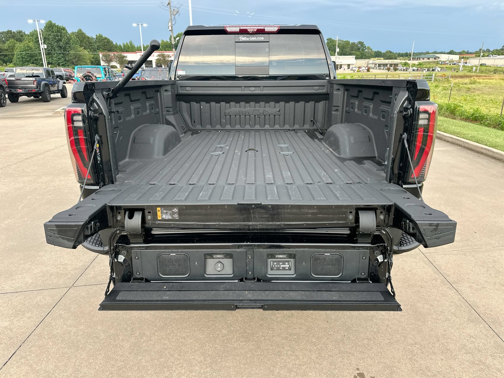 Used 2024 GMC Sierra 2500 AT4X AWD/4WD image 25