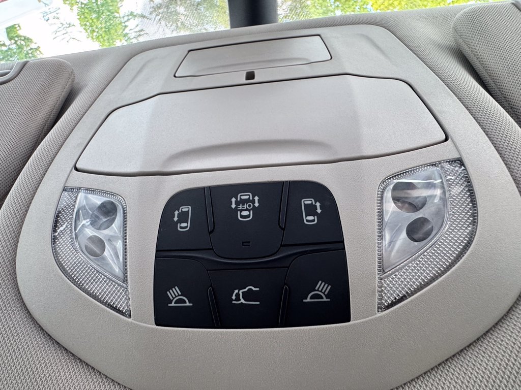 Used 2024 Chrysler Pacifica Touring-L FWD image 25