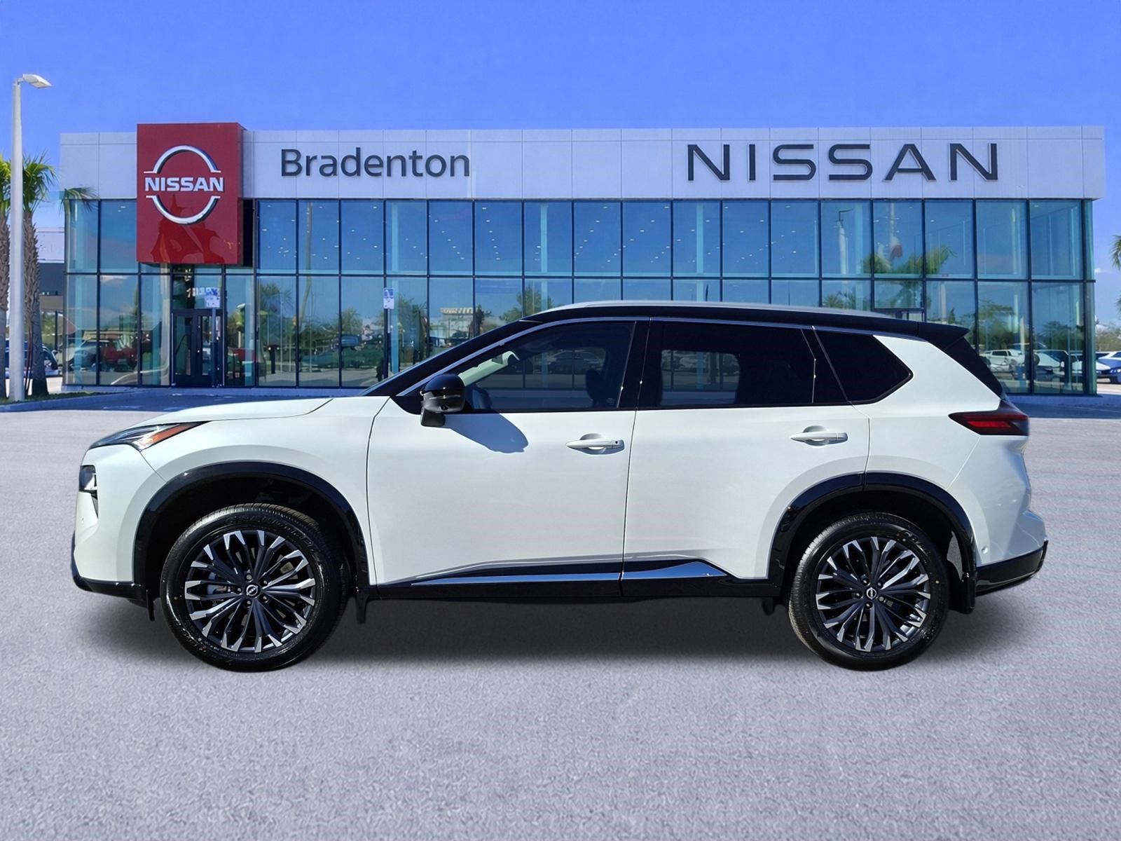 New 2026 Nissan Rogue Platinum image 3