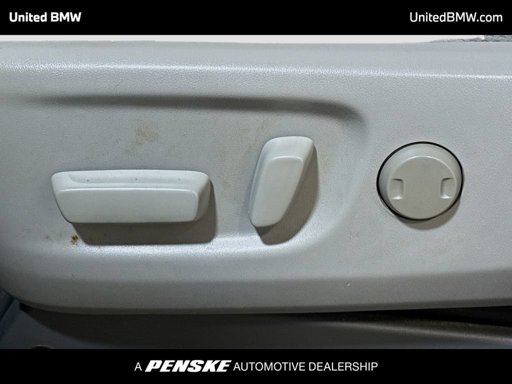 Used 2015 Toyota Sienna LE FWD image 4