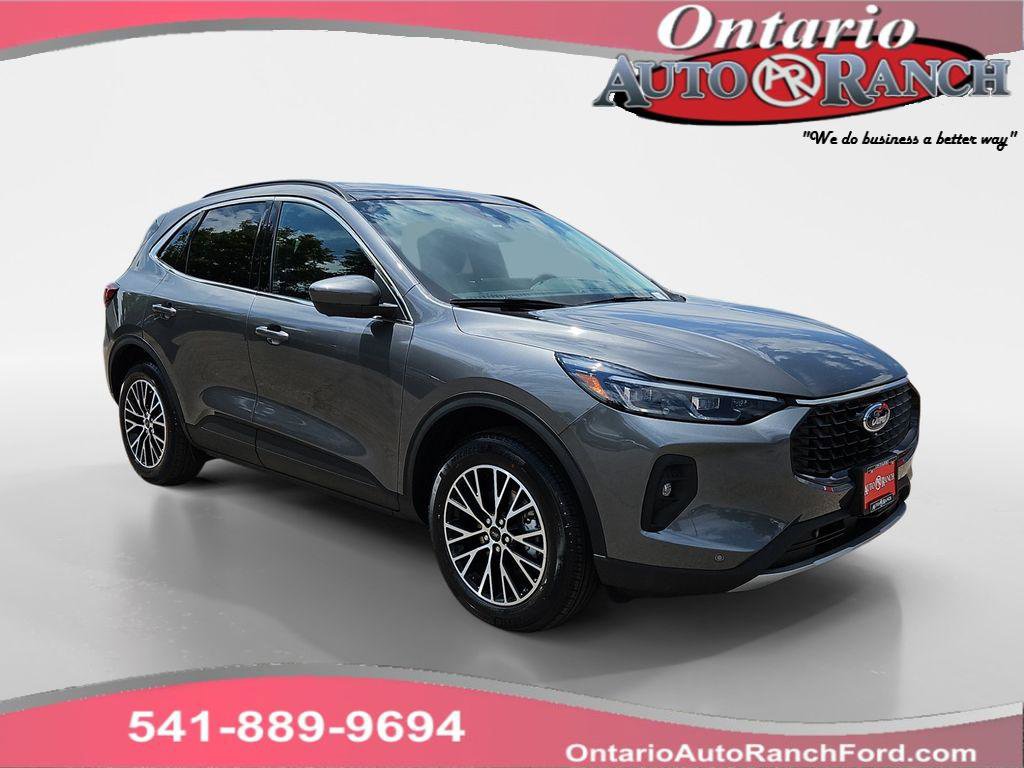 New 2025 Ford Escape SE w/ PHEV Premium Package