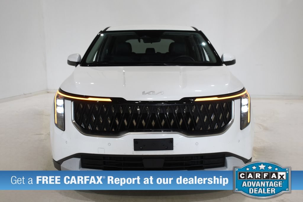 Used 2025 Kia Carnival FWD image 2