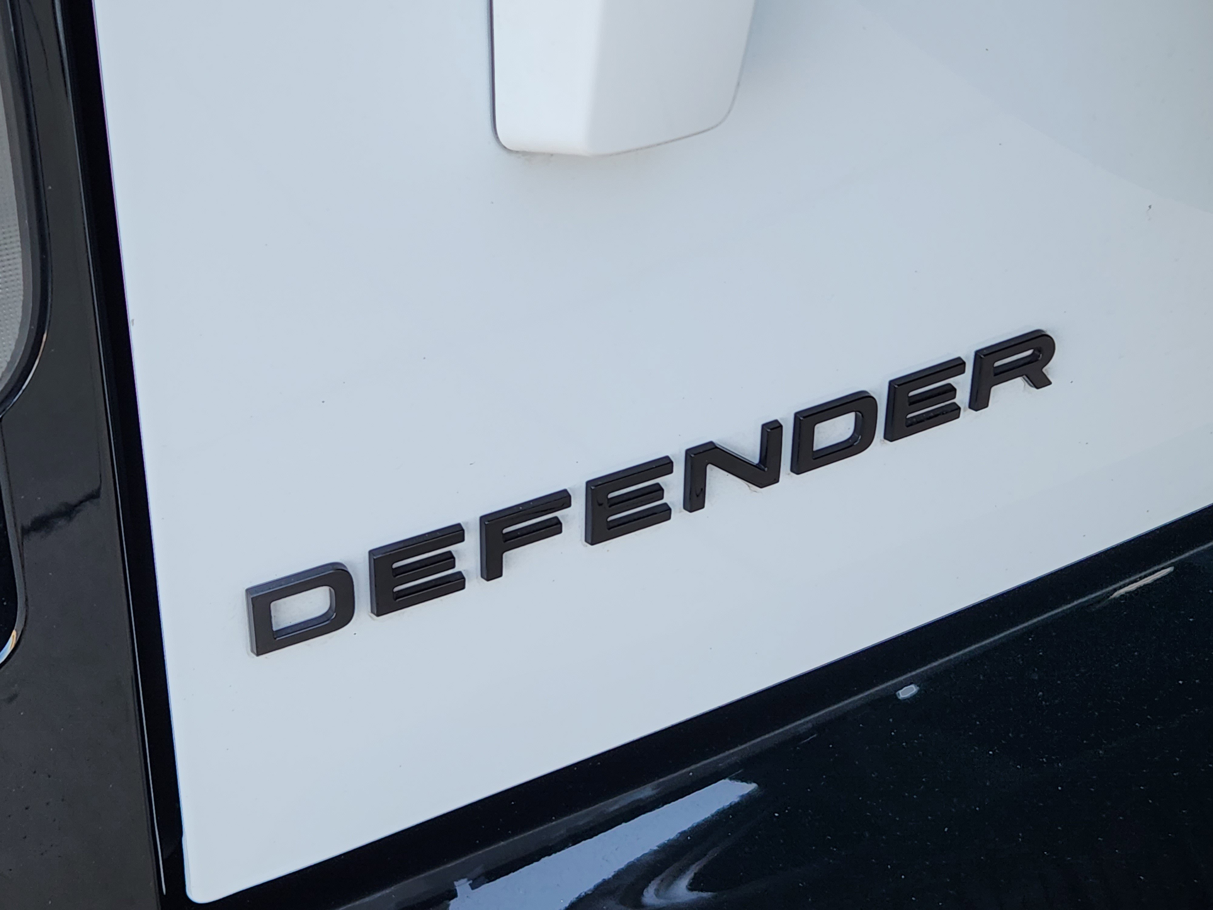 Certified 2025 Land Rover Defender 110 V8 image 13