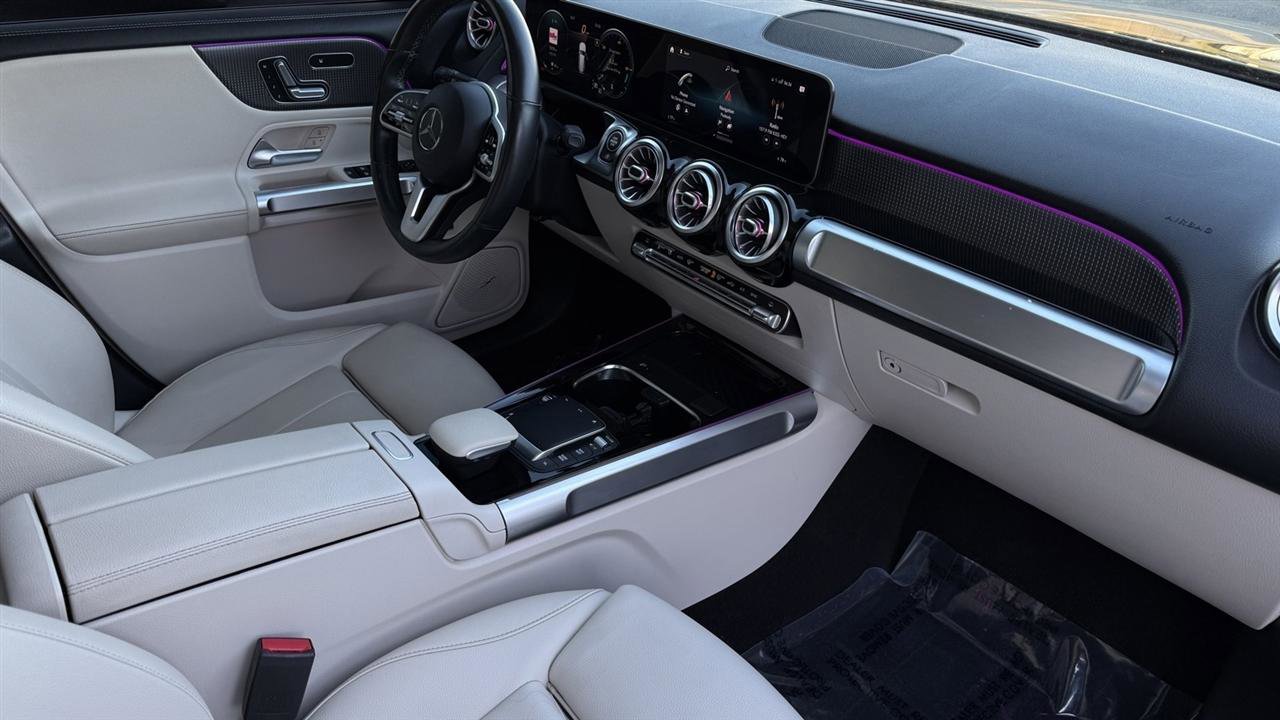 Used 2021 Mercedes-Benz GLB 250 4MATIC w/ Premium Package image 46