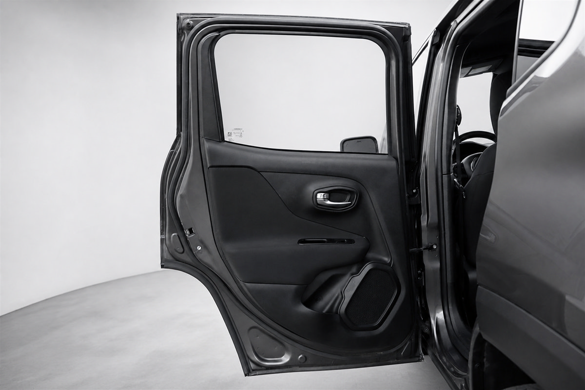 Used 2021 Jeep Renegade Latitude AWD/4WD image 16