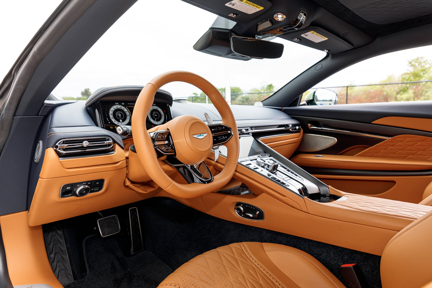 Used 2025 Aston Martin DB12 Coupe image 32