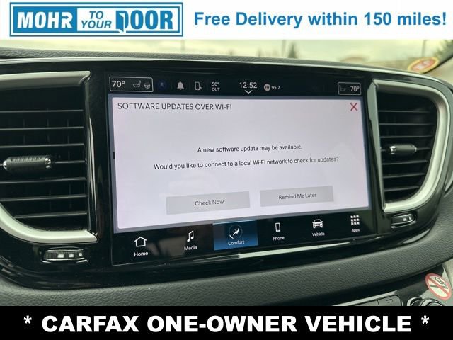 Used 2024 Chrysler Pacifica Touring-L image 16