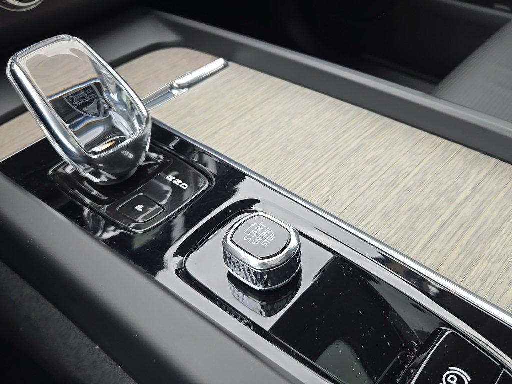 Certified 2022 Volvo XC60 B5 Inscription w/ Advanced Package image 16