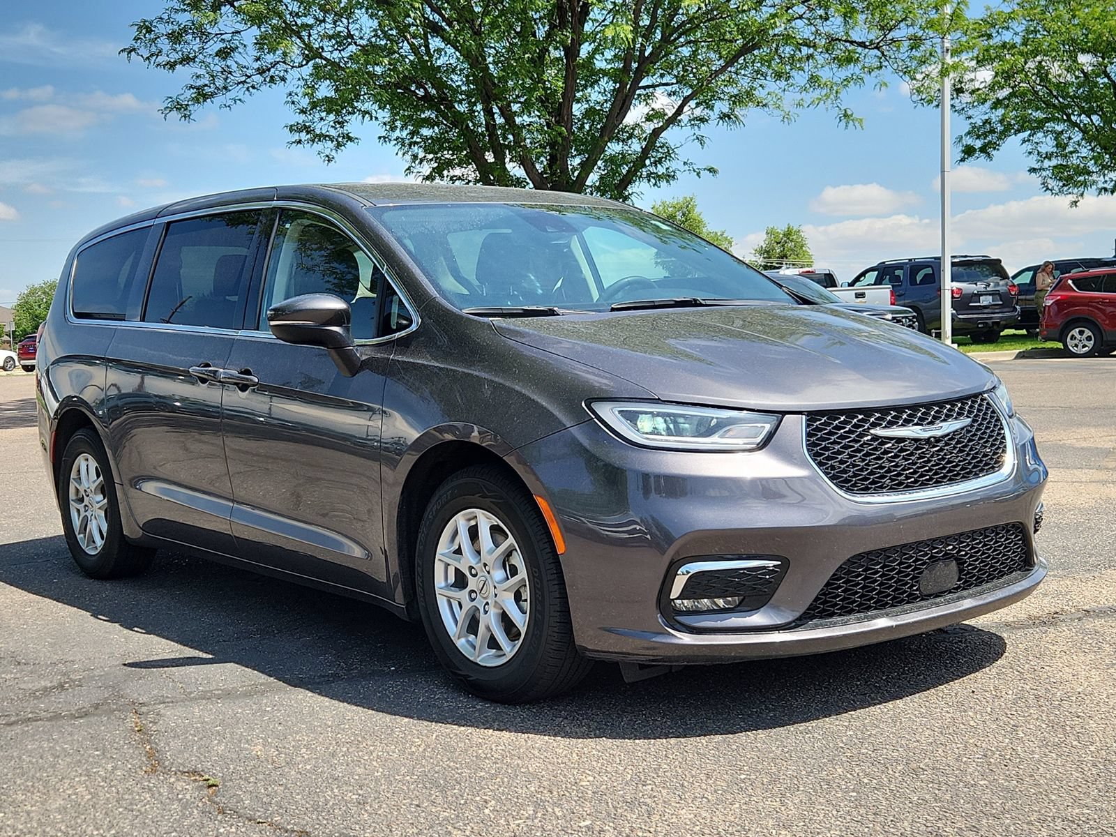 Used 2023 Chrysler Pacifica Touring-L FWD image 7