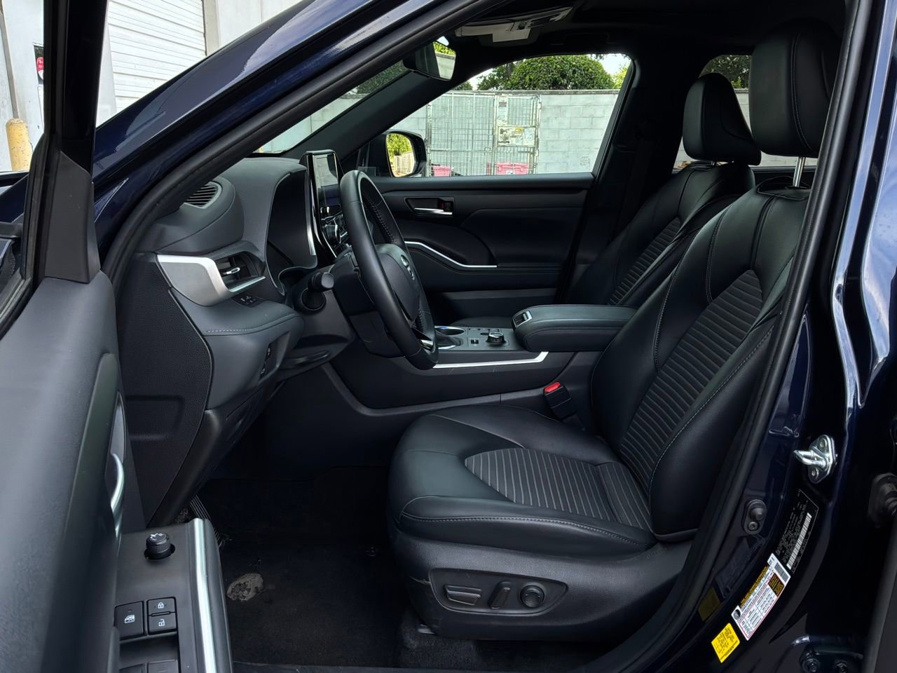 Used 2025 Toyota Highlander XSE AWD/4WD image 10