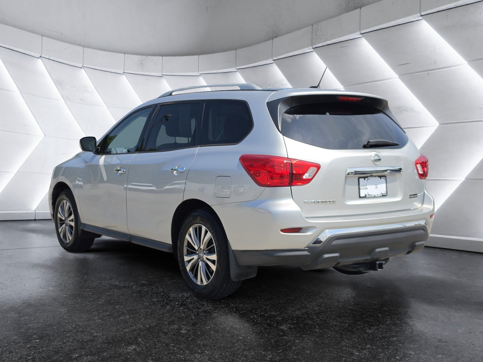 Used 2018 Nissan Pathfinder S FWD image 5
