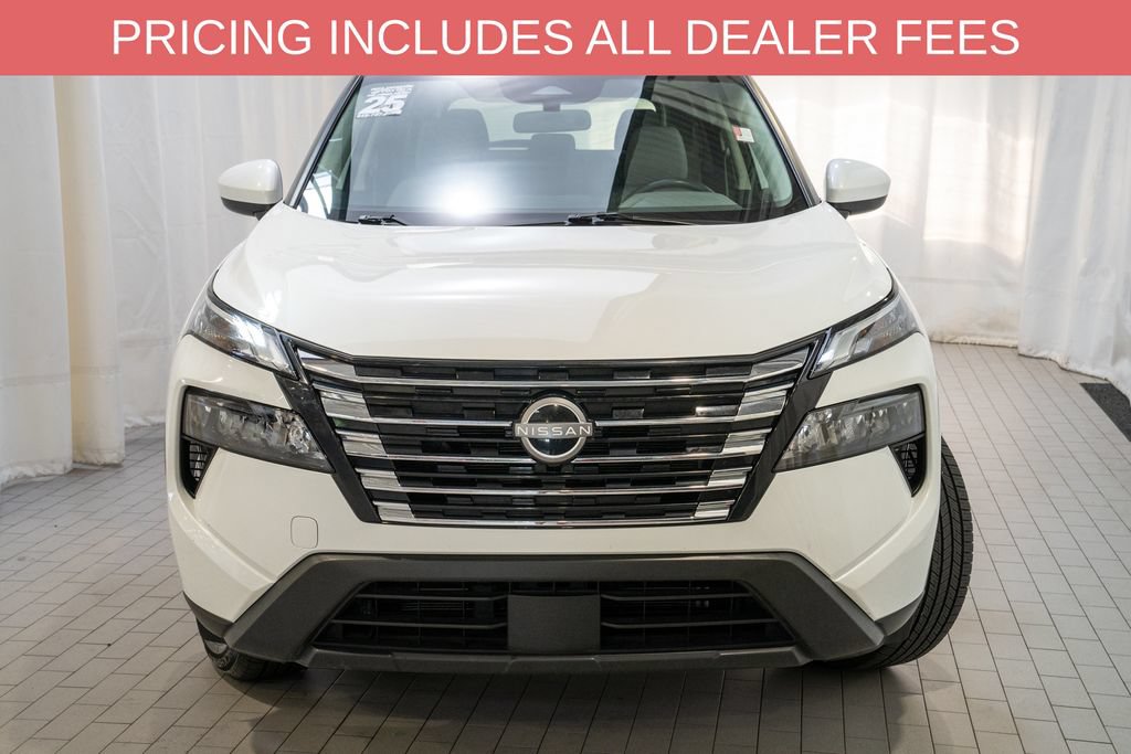 Used 2025 Nissan Rogue SV AWD/4WD image 2