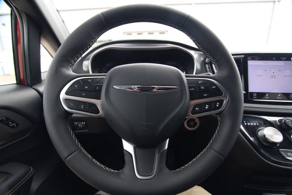 Used 2026 Chrysler Pacifica Select AWD/4WD image 19