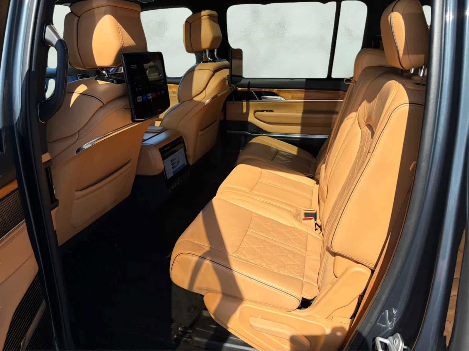 Used 2022 Jeep Grand Wagoneer Series III w/ Rear Seat Video Group 1 AWD/4WD image 25