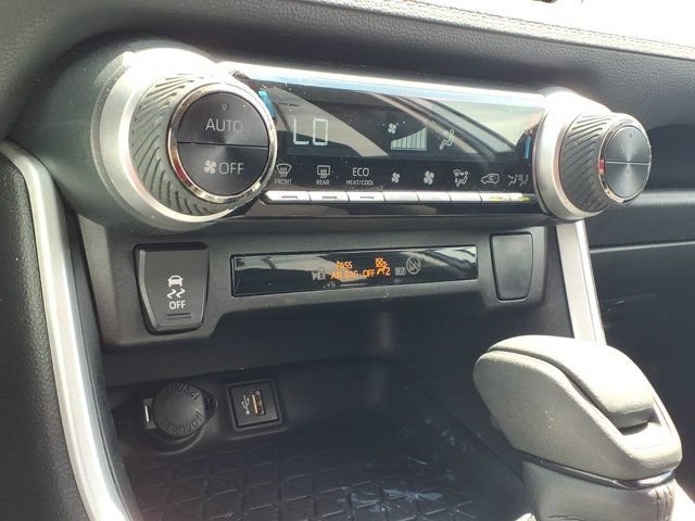 Used 2024 Toyota RAV4 LE AWD/4WD image 14