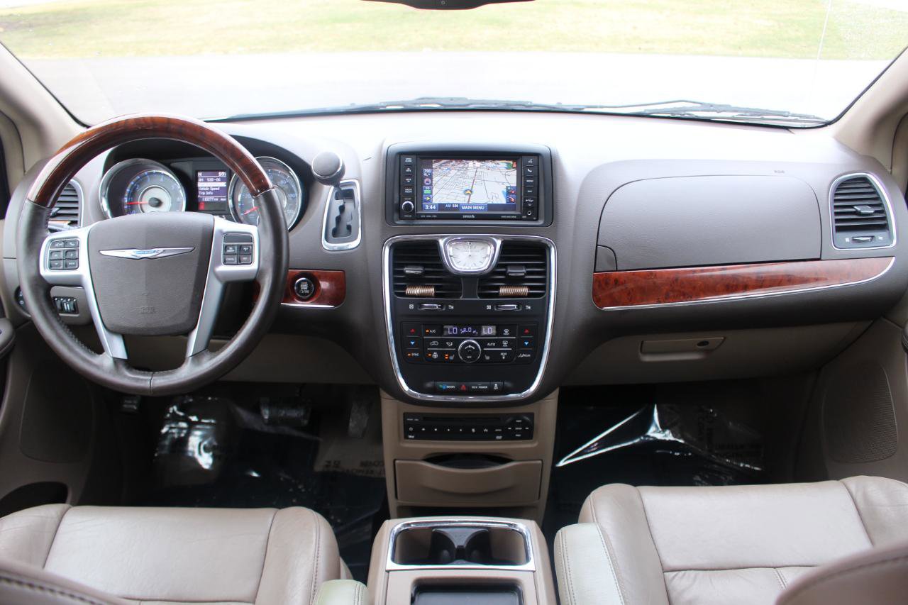 Used 2013 Chrysler Town & Country Limited w/ Trailer Tow Group FWD image 30