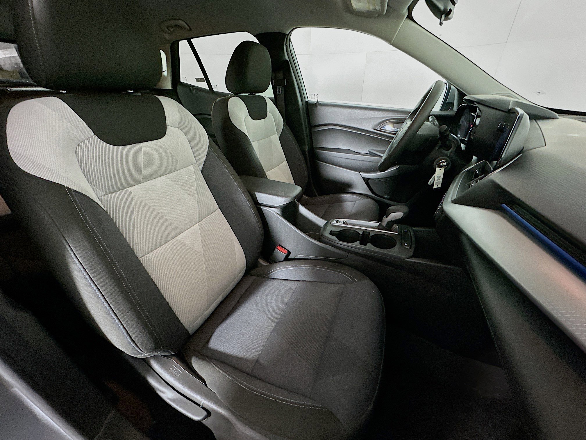 Used 2025 Chevrolet Trax LS w/ LS Convenience Package image 30