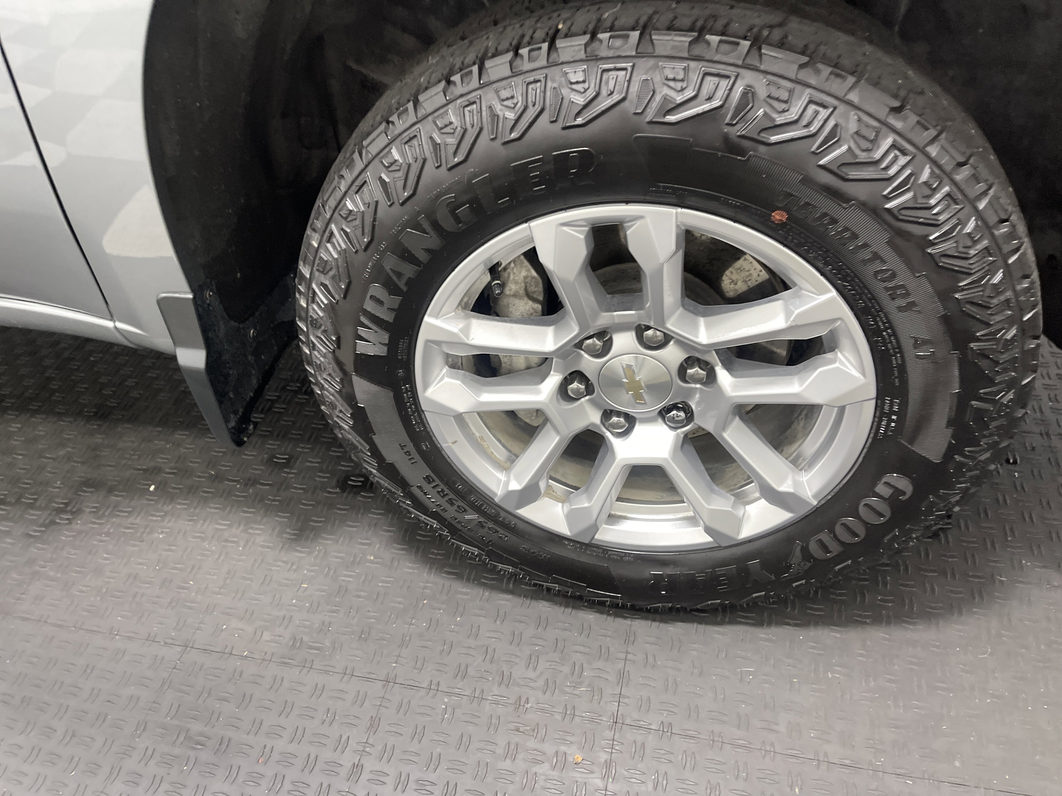 Used 2023 Chevrolet Silverado 1500 LT AWD/4WD image 27