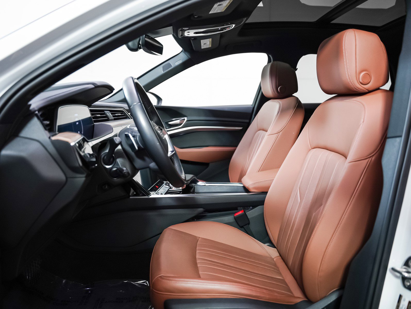 Used 2024 Audi Q8 e-tron Premium Plus image 8