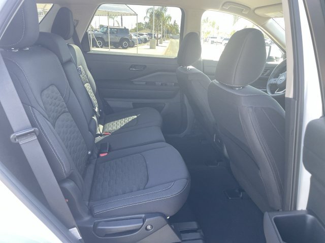 Used 2025 Nissan Pathfinder SV FWD image 26