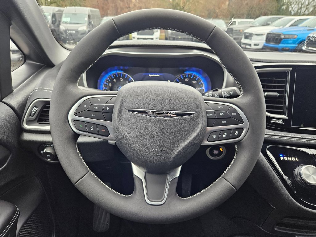 New 2026 Chrysler Pacifica Select AWD/4WD image 23