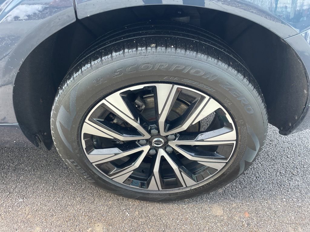 Certified 2024 Volvo XC60 B5 Core w/ Climate Package image 13