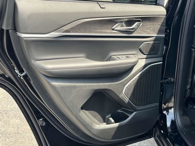 New 2025 Jeep Grand Cherokee Limited w/ Luxury Tech Group II image 14