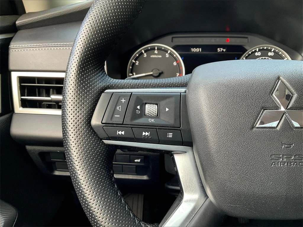 Used 2024 Mitsubishi Outlander SE image 24