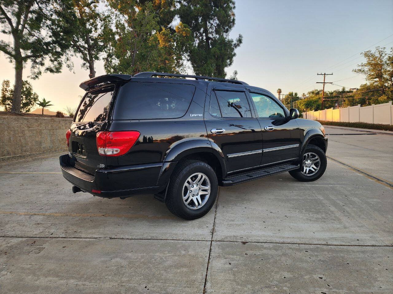 Used 2007 Toyota Sequoia Limited RWD image 8