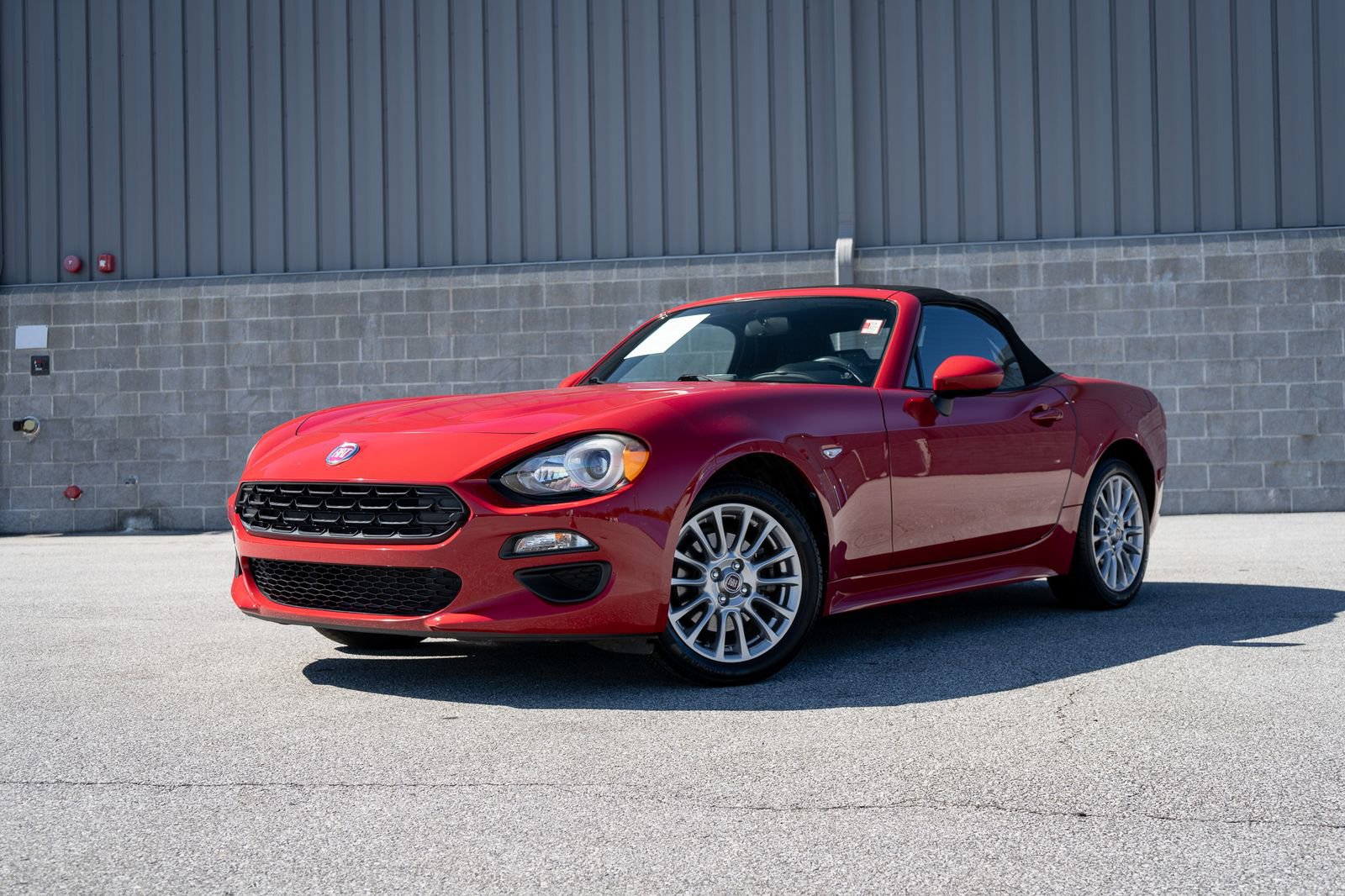 Used 2018 FIAT 124 Spider Classica w/ Technology Group image 1