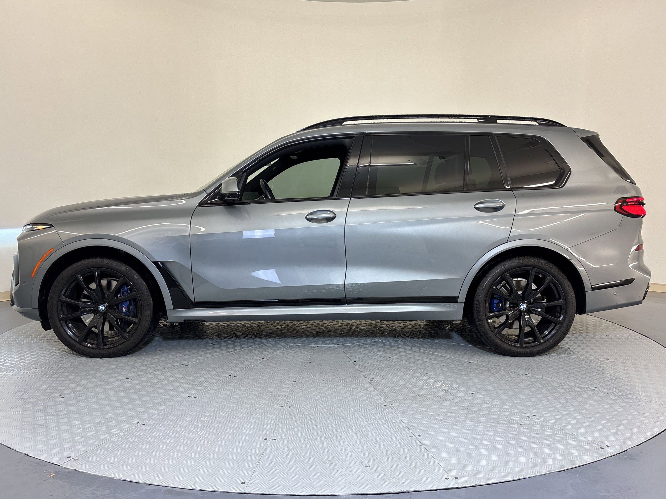 Certified 2024 BMW X7 xDrive40i w/ Executive Package AWD/4WD image 2