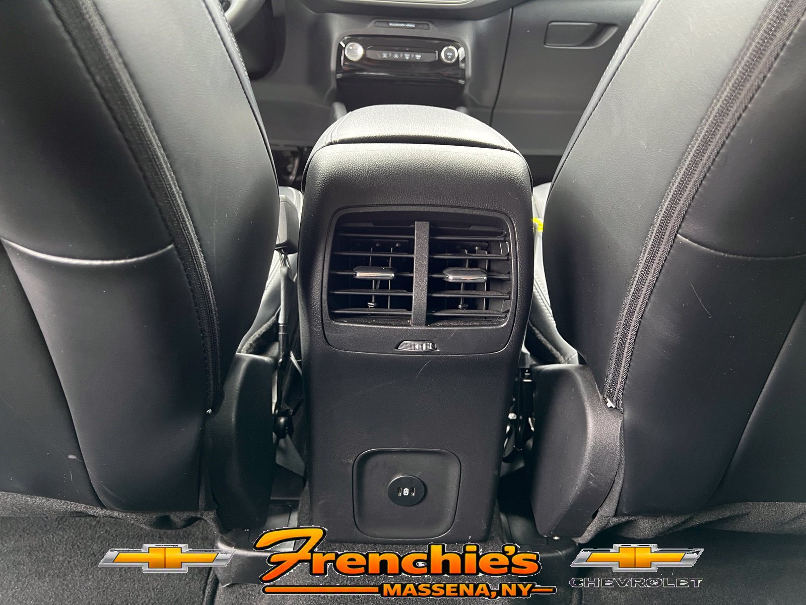 Used 2025 Ford Escape Platinum AWD/4WD image 9
