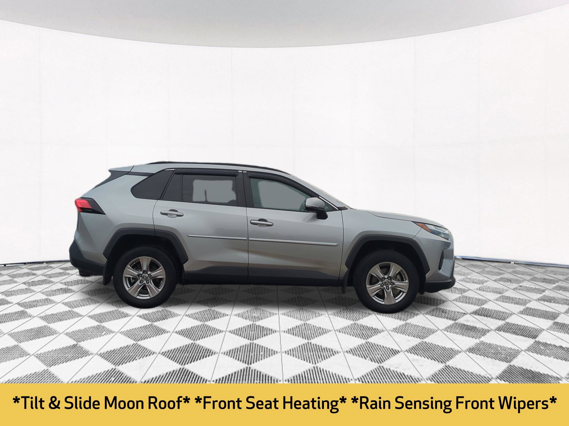 Used 2022 Toyota RAV4 XLE w/ Convenience Package AWD/4WD image 10