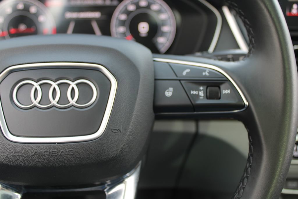 Used 2022 Audi Q5 2.0T Premium Plus w/ Premium Plus Package AWD/4WD image 12