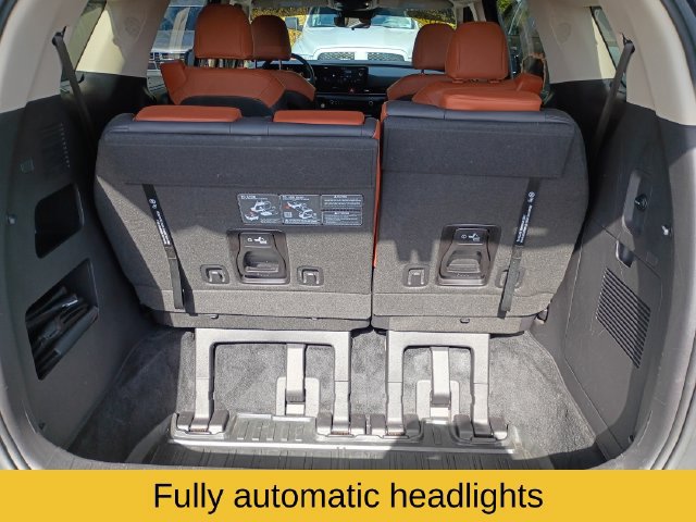 Used 2025 Kia Carnival EX FWD image 22