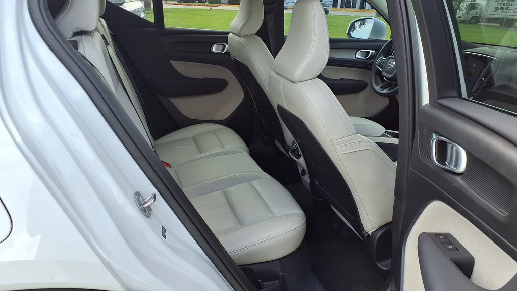 Used 2023 Volvo XC40 B5 Ultimate w/ Protection Package Premier AWD/4WD image 8