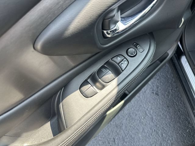 Used 2024 Nissan Murano SV AWD/4WD image 17