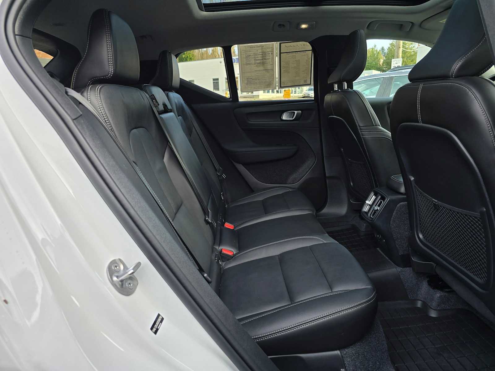 Certified 2025 Volvo XC40 B5 Core w/ Protection Package Premier image 8