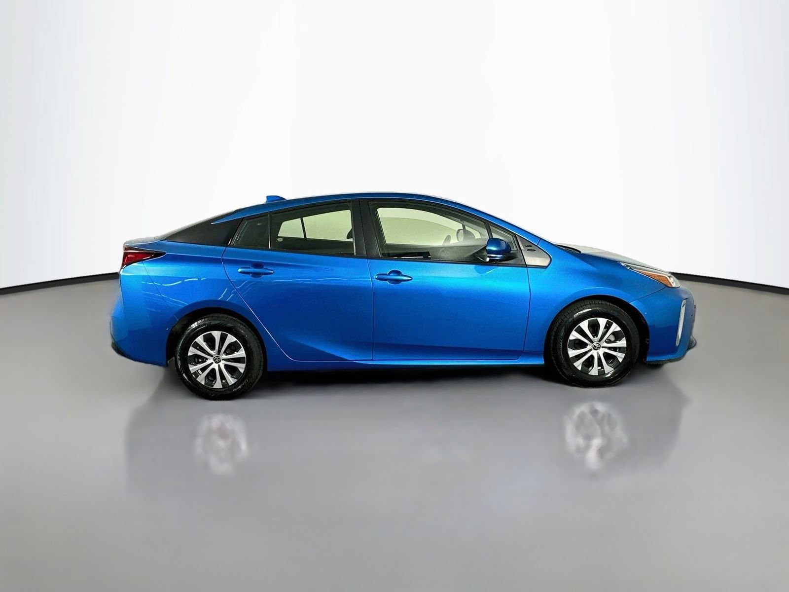 Used 2021 Toyota Prius LE AWD/4WD image 9