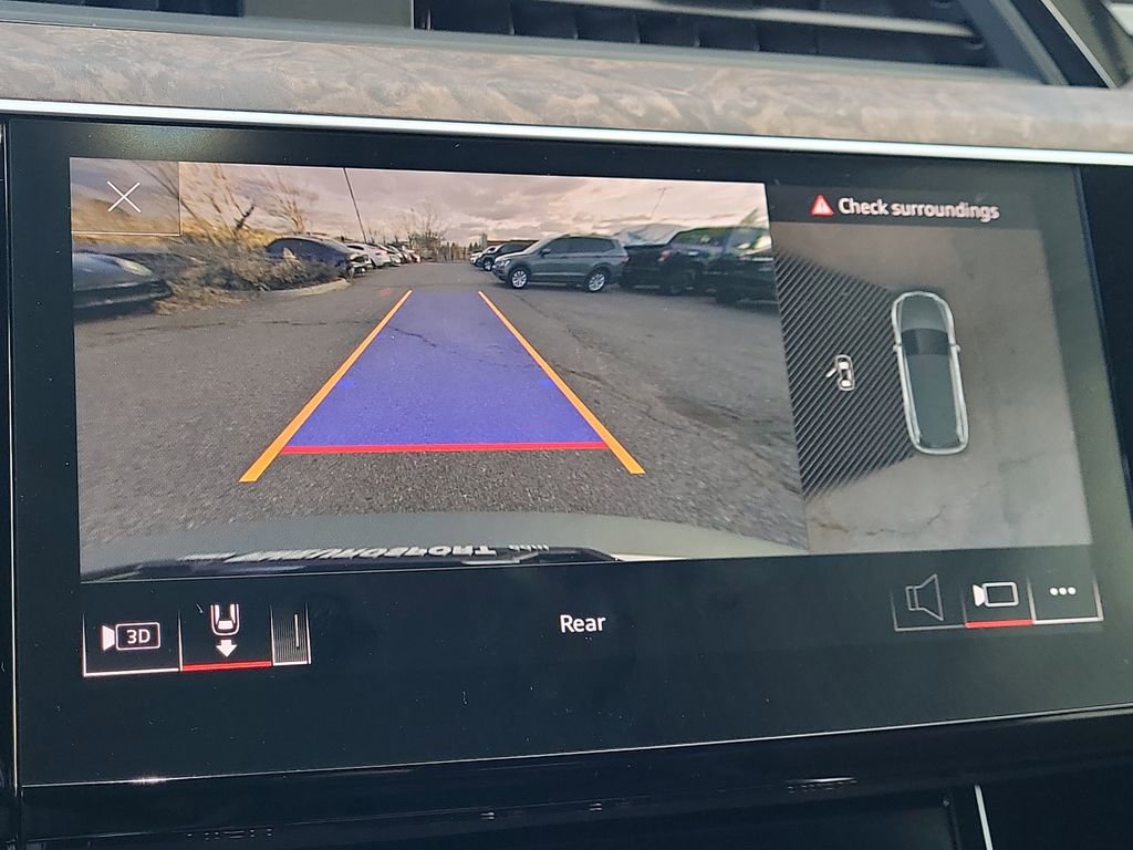 Used 2022 Audi e-tron Premium Plus w/ Premium Plus Package image 26