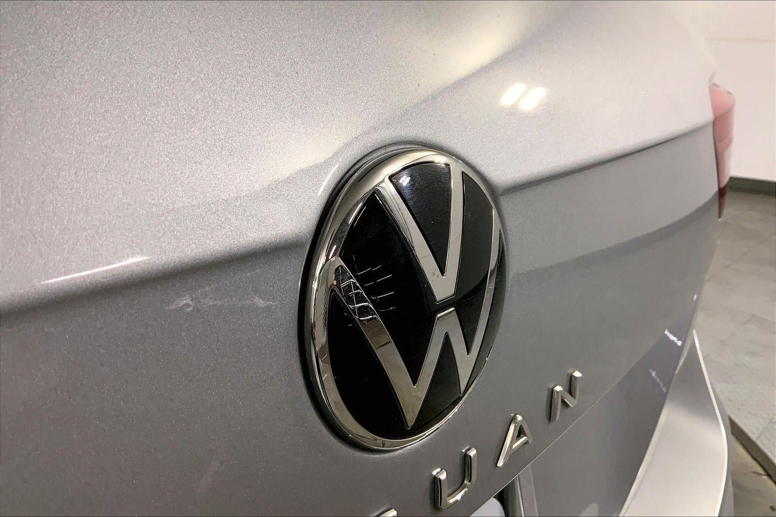 Used 2023 Volkswagen Tiguan SE w/ Panoramic Sunroof Package image 30