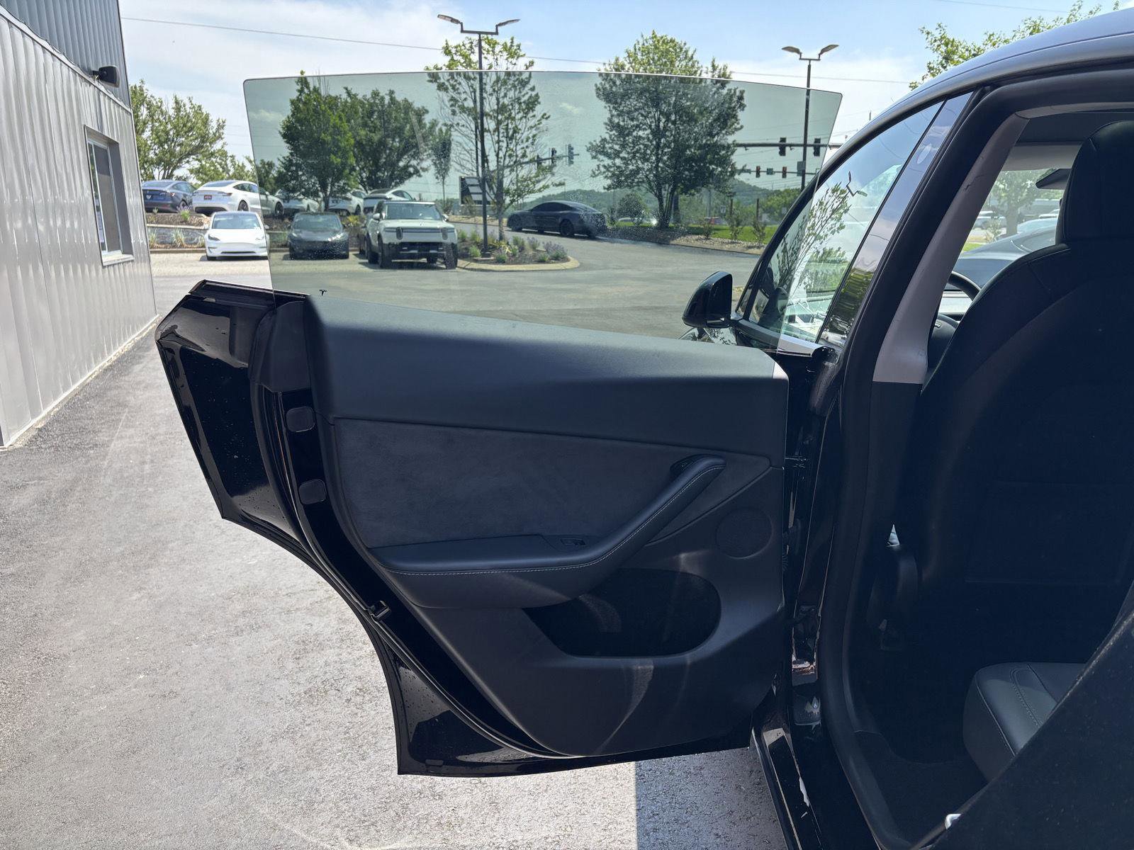 Used 2023 Tesla Model Y Performance AWD/4WD image 14