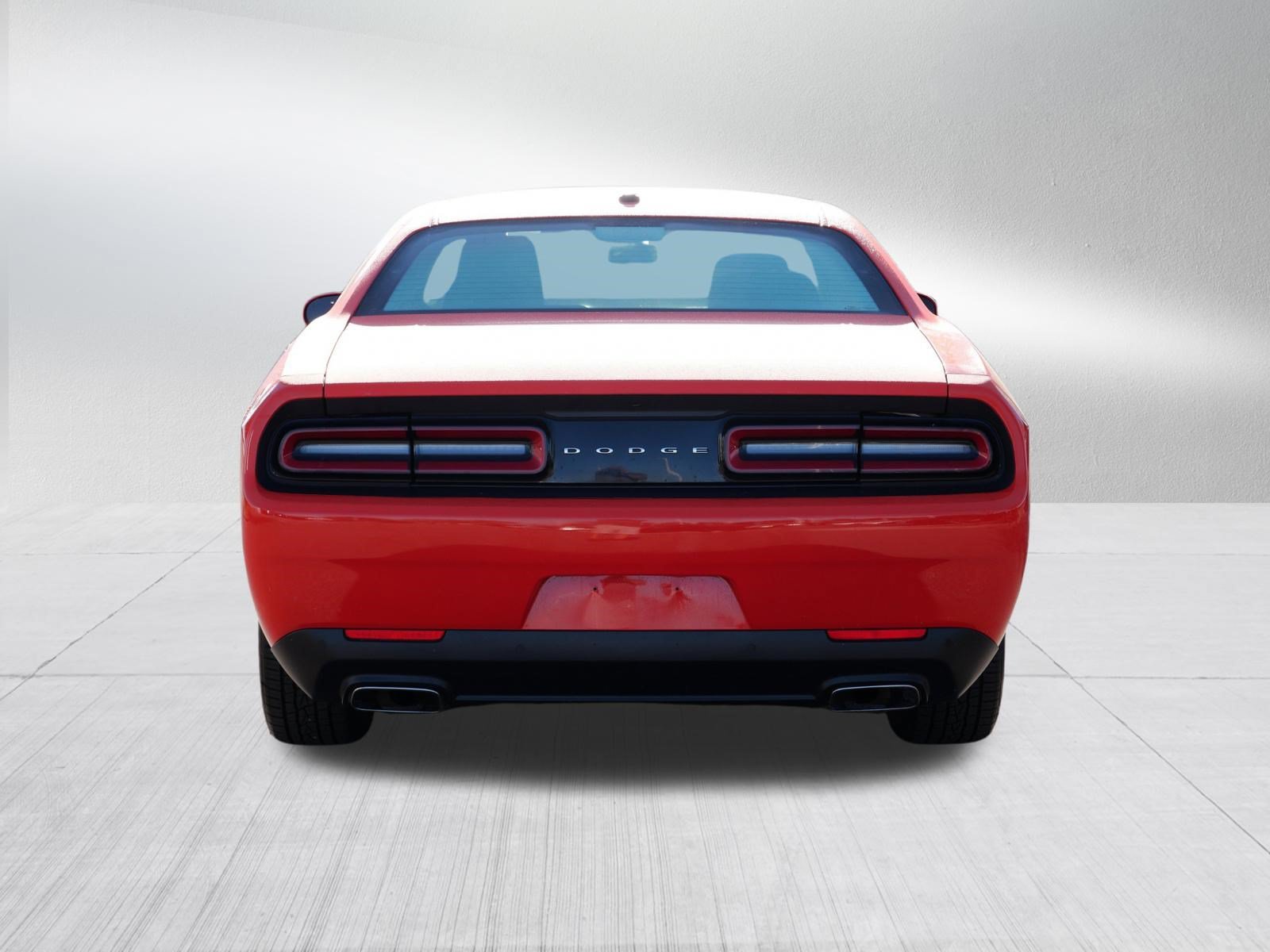 Used 2016 Dodge Challenger SXT w/ Driver Convenience Group RWD image 6